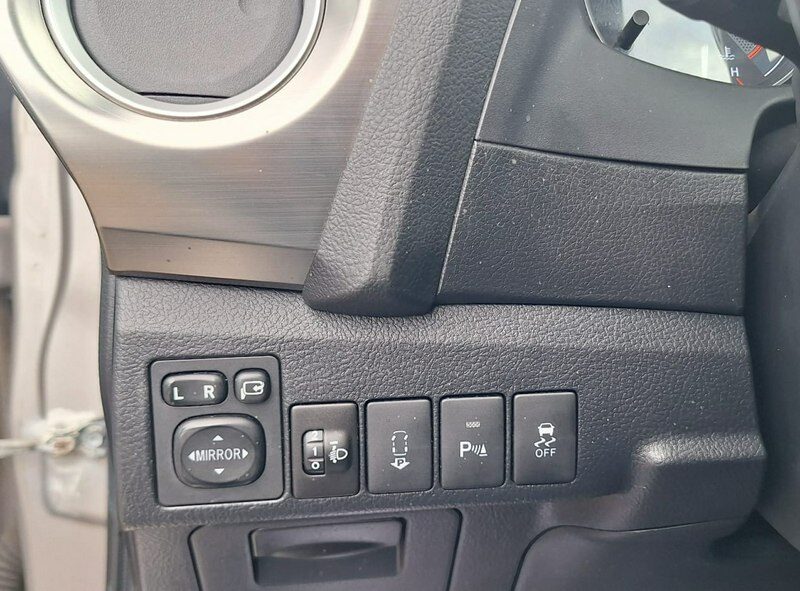 Toyota Auris duza navi kamera cofania ledy II (2012-)