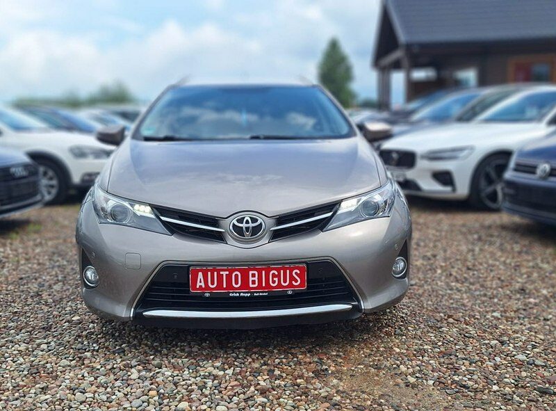 Toyota Auris duza navi kamera cofania ledy II (2012-)