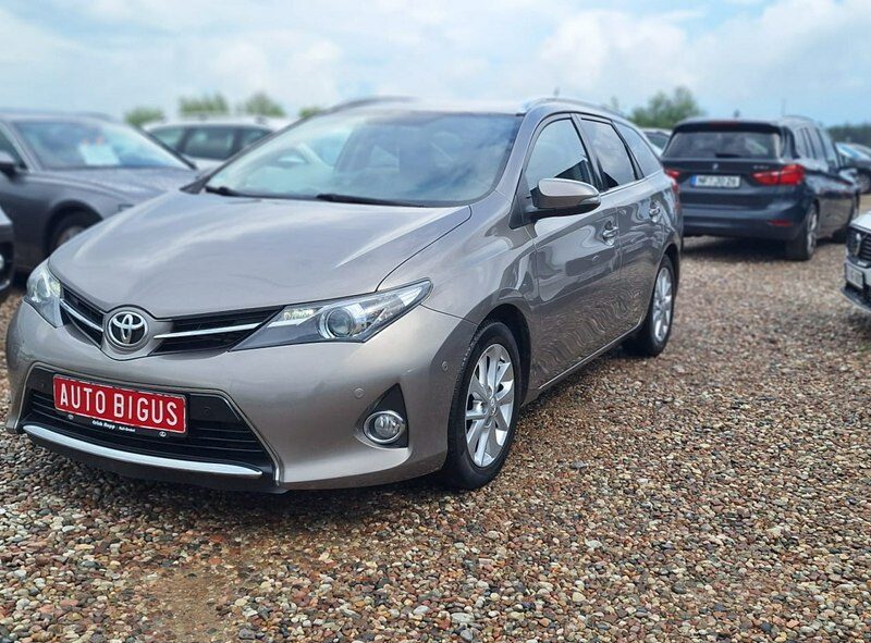 Toyota Auris duza navi kamera cofania ledy II (2012-)