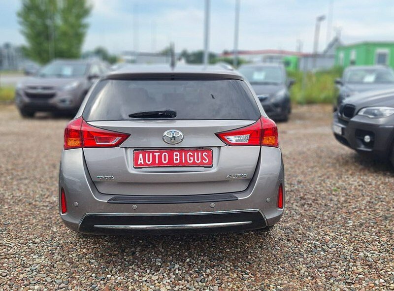 Toyota Auris duza navi kamera cofania ledy II (2012-)
