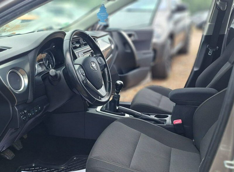 Toyota Auris duza navi kamera cofania ledy II (2012-)