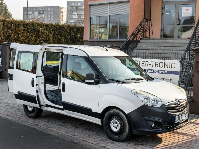 Opel Combo 1.3_Diesel_90KM_Parktronic