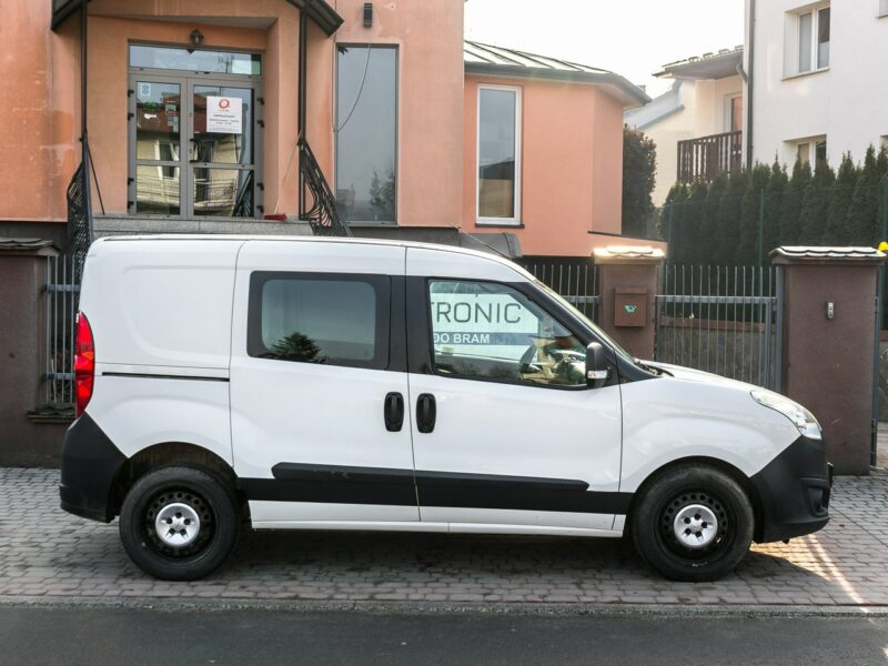 Opel Combo 1.3_Diesel_90KM_Parktronic