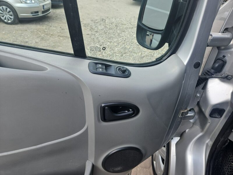 Opel Vivaro Opłacony Zdrowy Zadbany Serwisowany Long Gotowy do Pracy