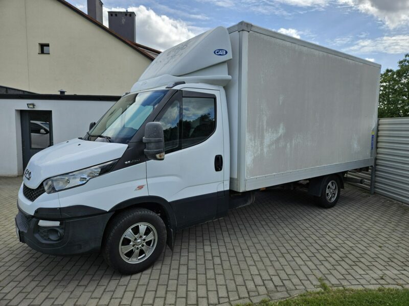 Iveco Daily 35S15 2.3 145KM bezwypadek NISKI PRZEBIEG winda FV 23% KONTENER