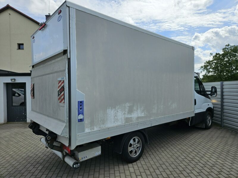 Iveco Daily 35S15 2.3 145KM bezwypadek NISKI PRZEBIEG winda FV 23% KONTENER