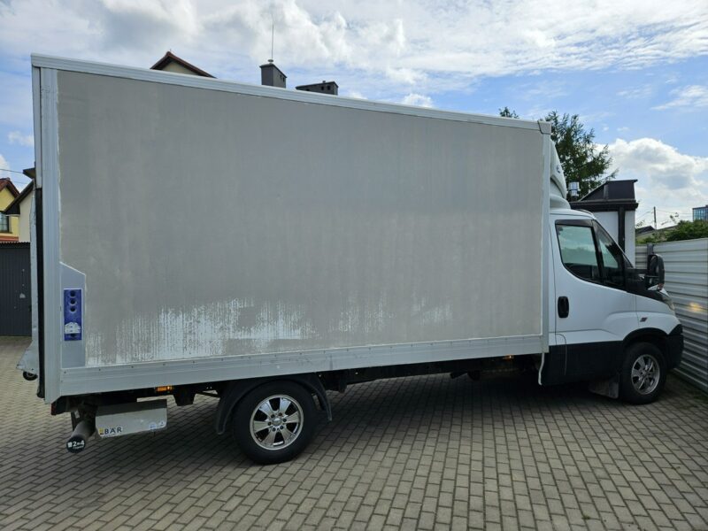 Iveco Daily 35S15 2.3 145KM bezwypadek NISKI PRZEBIEG winda FV 23% KONTENER