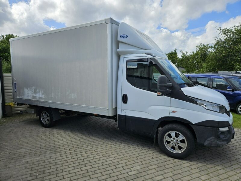 Iveco Daily 35S15 2.3 145KM bezwypadek NISKI PRZEBIEG winda FV 23% KONTENER