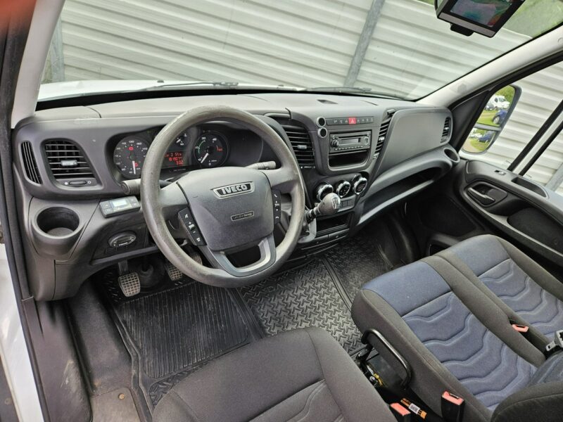 Iveco Daily 35S15 2.3 145KM bezwypadek NISKI PRZEBIEG winda FV 23% KONTENER