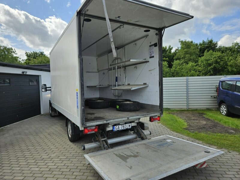 Iveco Daily 35S15 2.3 145KM bezwypadek NISKI PRZEBIEG winda FV 23% KONTENER