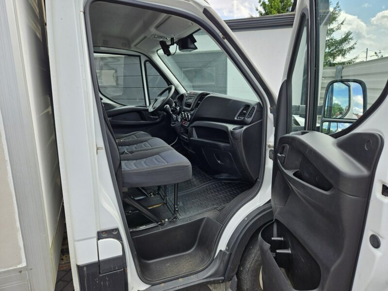 Iveco Daily 35S15 2.3 145KM bezwypadek NISKI PRZEBIEG winda FV 23% KONTENER