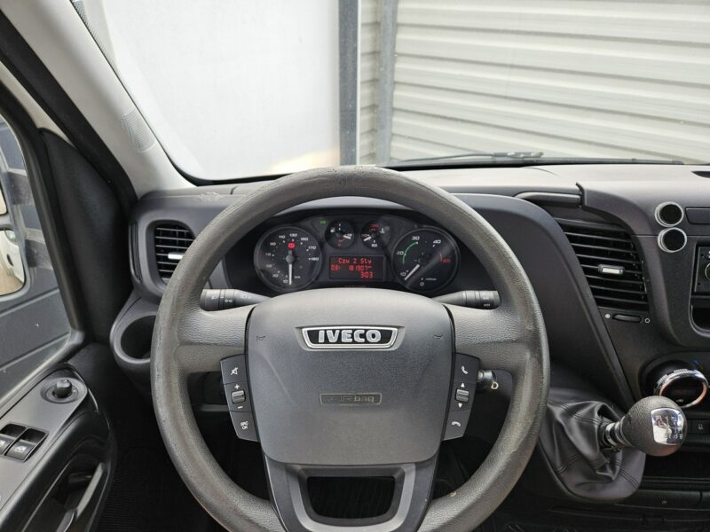 Iveco Daily 35S15 2.3 145KM bezwypadek NISKI PRZEBIEG winda FV 23% KONTENER