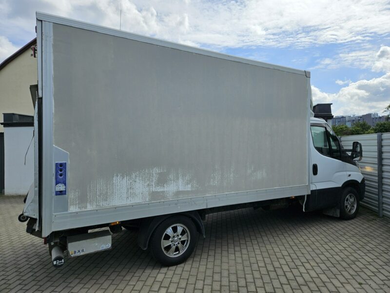 Iveco Daily 35S15 2.3 145KM bezwypadek NISKI PRZEBIEG winda FV 23% KONTENER