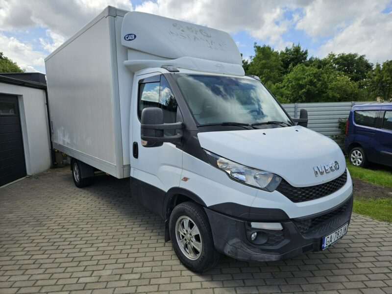 Iveco Daily 35S15 2.3 145KM bezwypadek NISKI PRZEBIEG winda FV 23% KONTENER