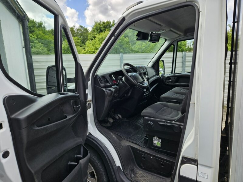 Iveco Daily 35S15 2.3 145KM bezwypadek NISKI PRZEBIEG winda FV 23% KONTENER