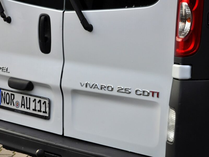 Opel Vivaro 2.5CDTI(145KM)*Klimatyzacja*Hak*I Właściciel*Serwisowany*z Niemiec