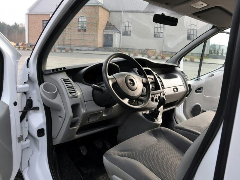 Opel Vivaro 2.5CDTI(145KM)*Klimatyzacja*Hak*I Właściciel*Serwisowany*z Niemiec