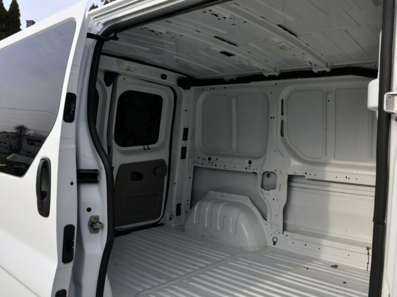 Opel Vivaro 2.5CDTI(145KM)*Klimatyzacja*Hak*I Właściciel*Serwisowany*z Niemiec