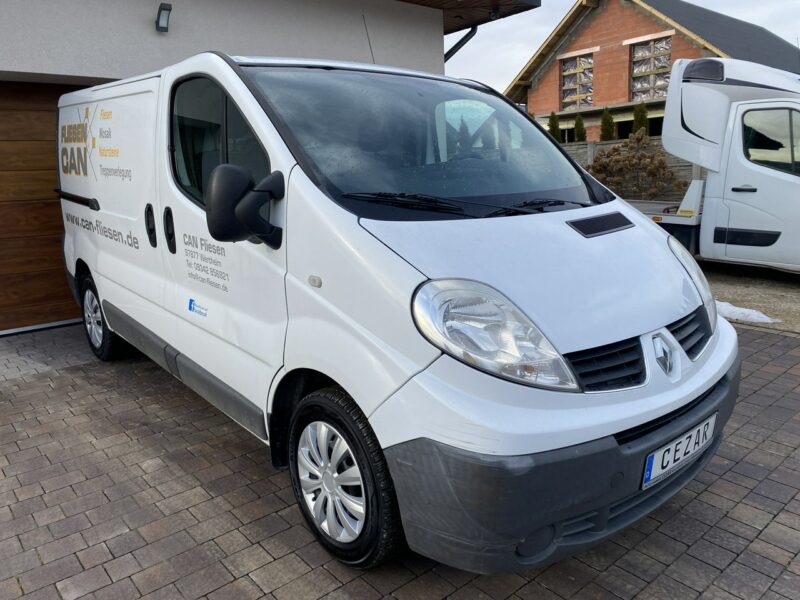 Renault Trafic 2.0 115KM 6 biegów klima blaszak z Niemiec