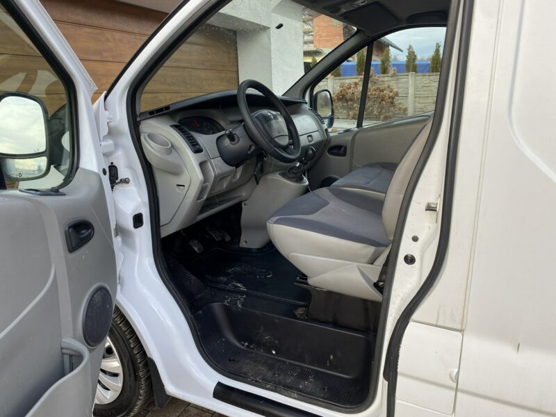Renault Trafic 2.0 115KM 6 biegów klima blaszak z Niemiec
