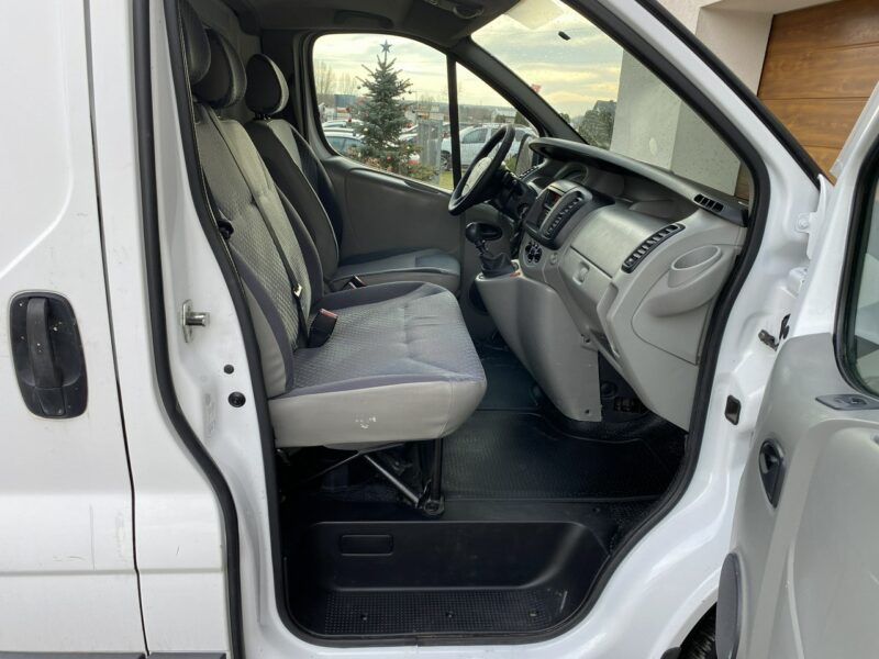 Renault Trafic 2.0 115KM 6 biegów klima blaszak z Niemiec
