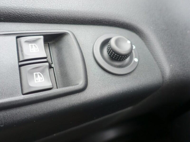 Renault Trafic * R E Z E R W A C J A *
