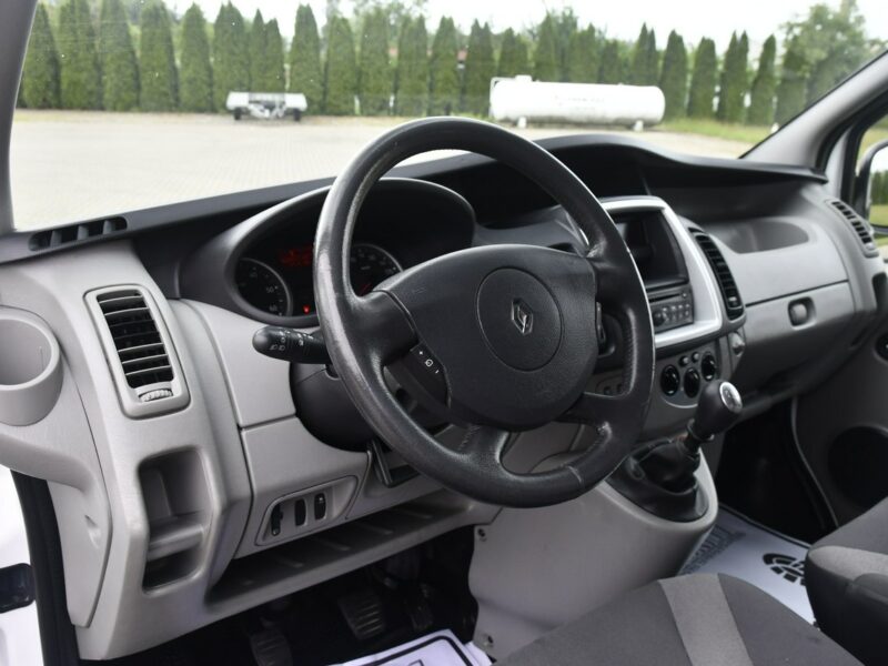 Renault Trafic 2,0dci 3 Osoby El.szyby.Centralka.Serwis.Klimatyzacja.Hak.kredyt.OKAZJ