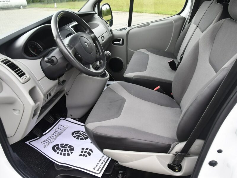 Renault Trafic 2,0dci 3 Osoby El.szyby.Centralka.Serwis.Klimatyzacja.Hak.kredyt.OKAZJ