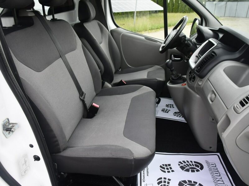 Renault Trafic 2,0dci 3 Osoby El.szyby.Centralka.Serwis.Klimatyzacja.Hak.kredyt.OKAZJ