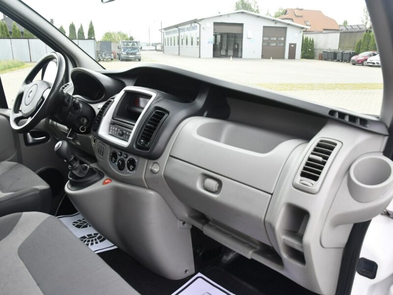 Renault Trafic 2,0dci 3 Osoby El.szyby.Centralka.Serwis.Klimatyzacja.Hak.kredyt.OKAZJ