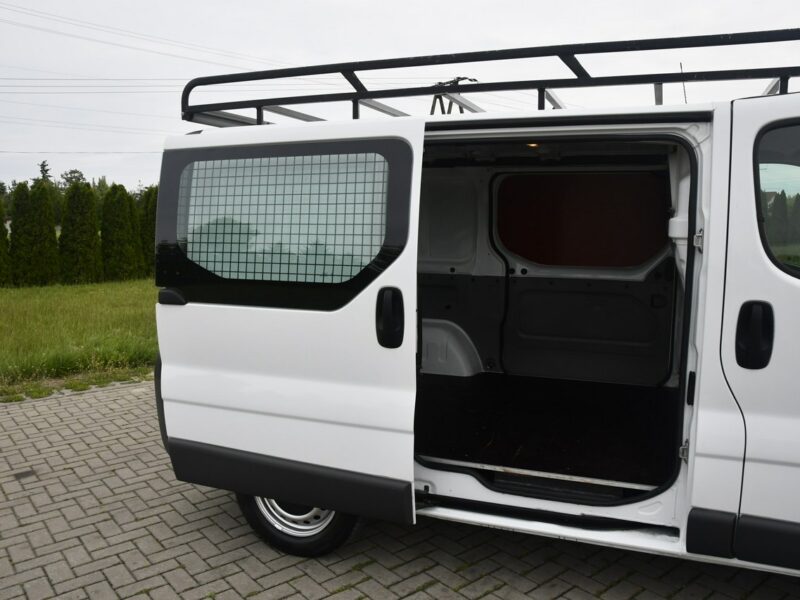 Renault Trafic 2,0dci 3 Osoby El.szyby.Centralka.Serwis.Klimatyzacja.Hak.kredyt.OKAZJ