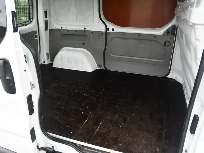 Renault Trafic 2,0dci 3 Osoby El.szyby.Centralka.Serwis.Klimatyzacja.Hak.kredyt.OKAZJ