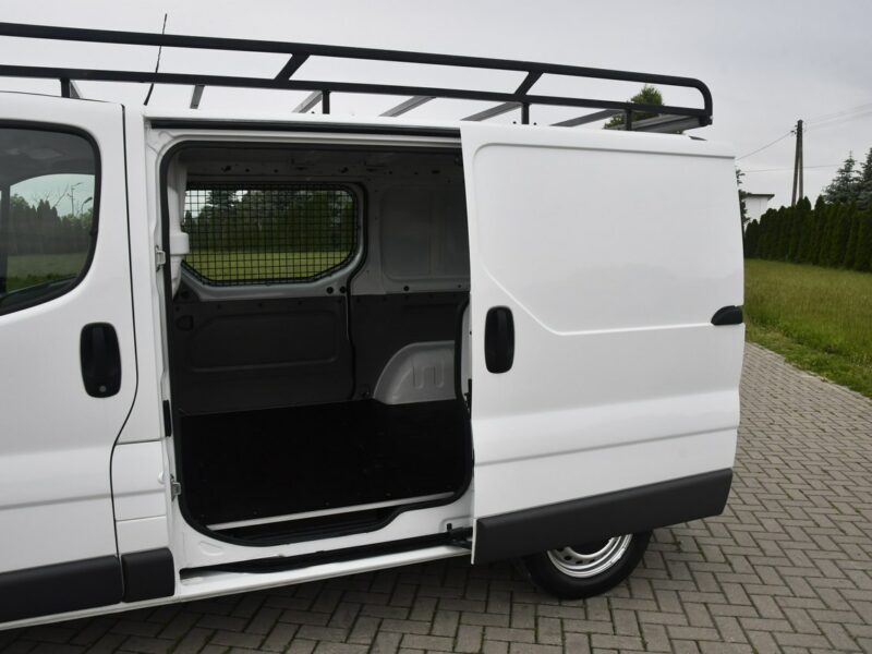 Renault Trafic 2,0dci 3 Osoby El.szyby.Centralka.Serwis.Klimatyzacja.Hak.kredyt.OKAZJ