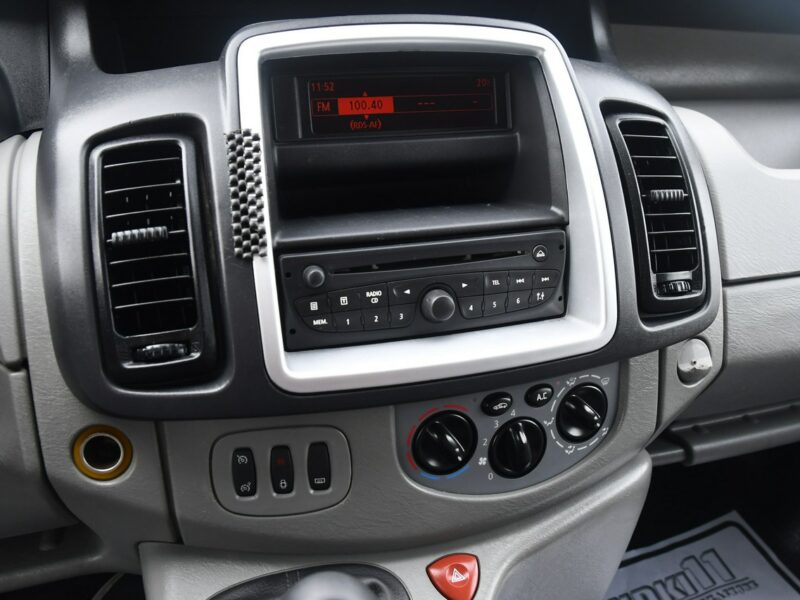 Renault Trafic 2,0dci 3 Osoby El.szyby.Centralka.Serwis.Klimatyzacja.Hak.kredyt.OKAZJ
