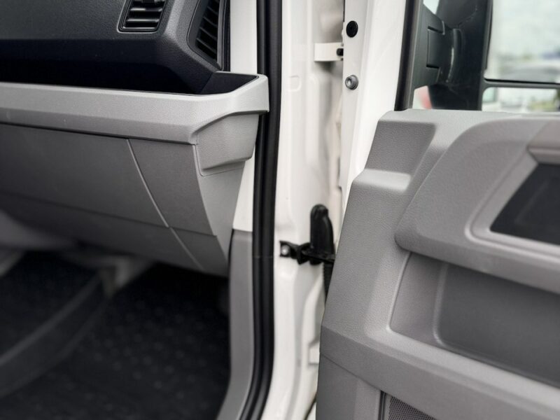 Volkswagen Crafter Crafter 2.0Tdi 177Ps Kontener + chłodnia, DSG , Vat-2 , netto 70999pln