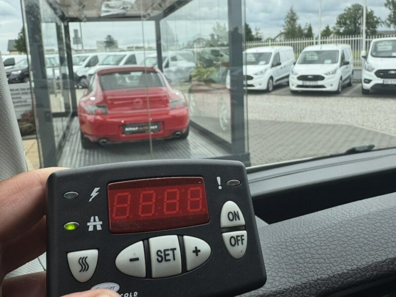 Volkswagen Crafter Crafter 2.0Tdi 177Ps Kontener + chłodnia, DSG , Vat-2 , netto 70999pln