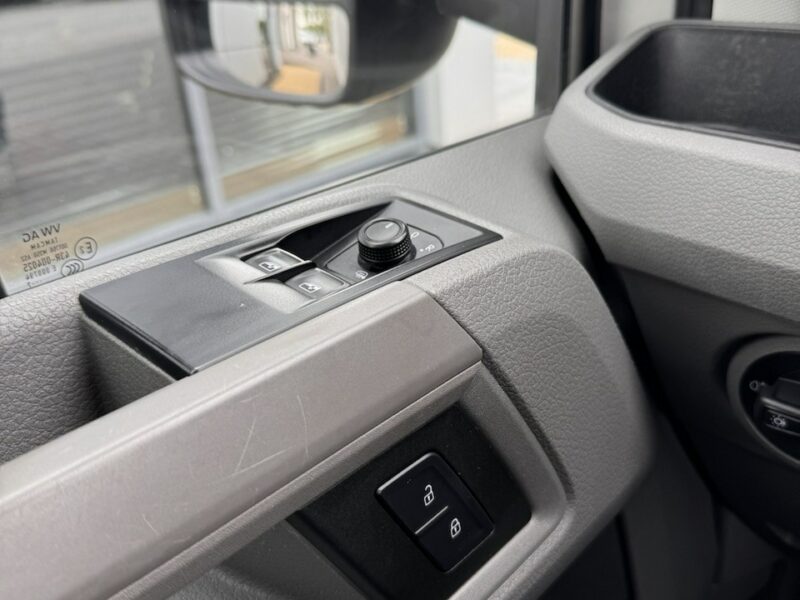 Volkswagen Crafter Crafter 2.0Tdi 177Ps Kontener + chłodnia, DSG , Vat-2 , netto 70999pln