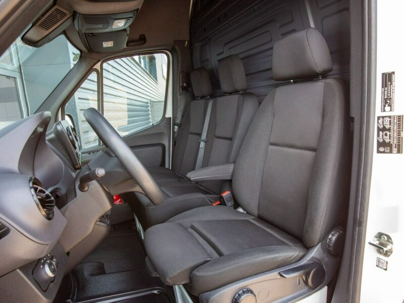 Mercedes Sprinter L2H2 317 CDI *ŚREDNI* kamera cofania ekran dotykowy hak