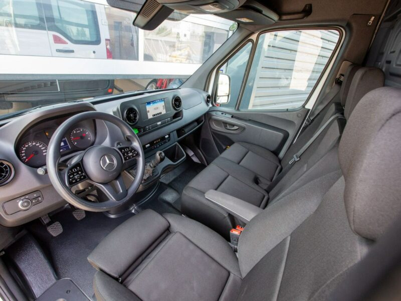 Mercedes Sprinter L2H2 317 CDI *ŚREDNI* kamera cofania ekran dotykowy hak