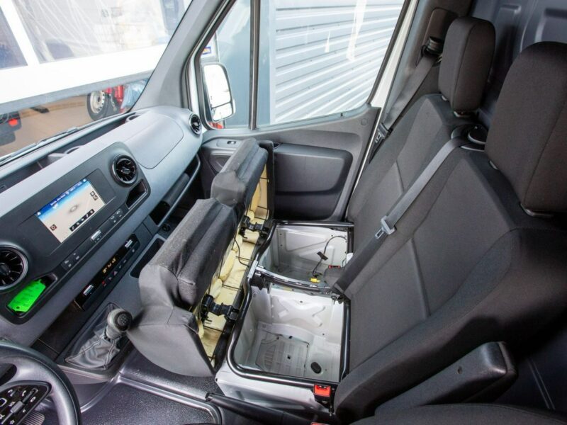 Mercedes Sprinter L2H2 317 CDI *ŚREDNI* kamera cofania ekran dotykowy hak