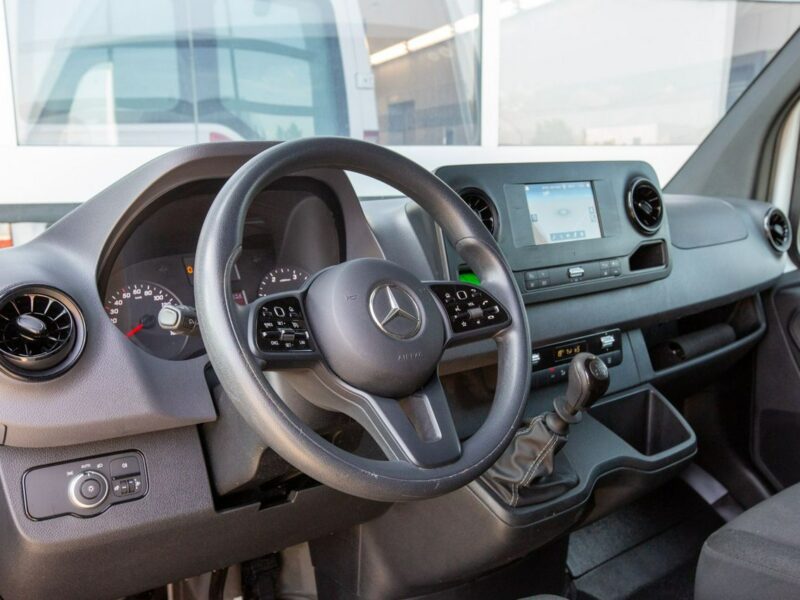 Mercedes Sprinter L2H2 317 CDI *ŚREDNI* kamera cofania ekran dotykowy hak