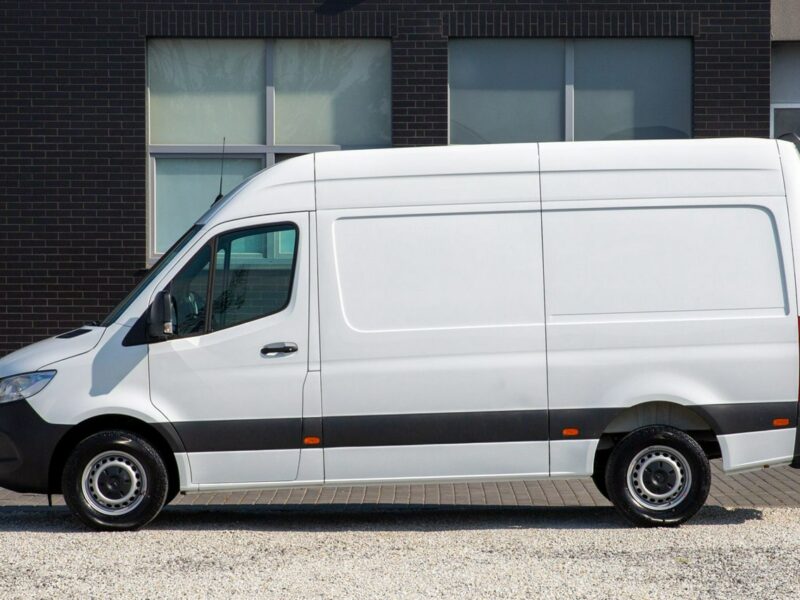 Mercedes Sprinter L2H2 317 CDI *ŚREDNI* kamera cofania ekran dotykowy hak