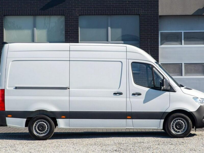 Mercedes Sprinter L2H2 317 CDI *ŚREDNI* kamera cofania ekran dotykowy hak