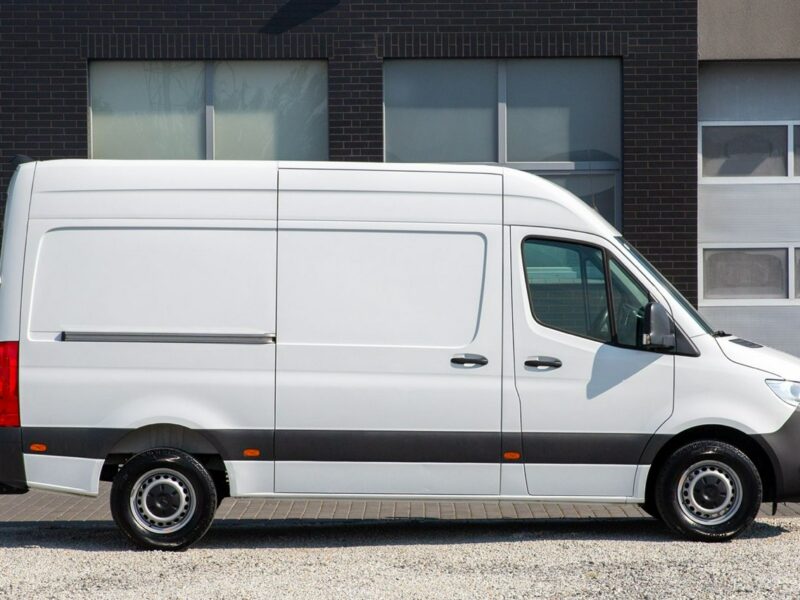 Mercedes Sprinter L2H2 317 CDI *ŚREDNI* kamera cofania ekran dotykowy hak