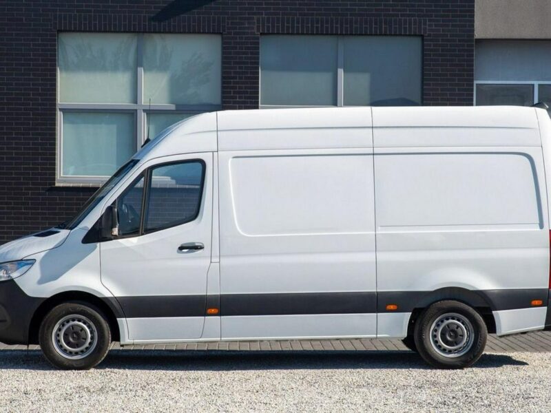 Mercedes Sprinter L2H2 317 CDI *ŚREDNI* kamera cofania ekran dotykowy hak