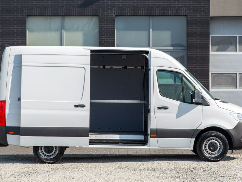 Mercedes Sprinter L2H2 317 CDI *ŚREDNI* kamera cofania ekran dotykowy hak