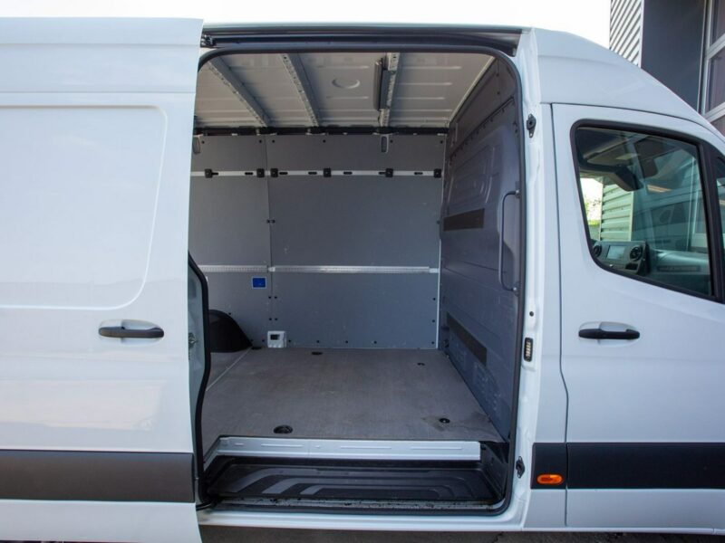 Mercedes Sprinter L2H2 317 CDI *ŚREDNI* kamera cofania ekran dotykowy hak