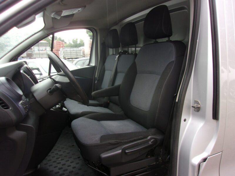 Opel Vivaro Klimatyzacja, Ele szyby, Ele lusterka, 3 osobowy, 2900 DMC