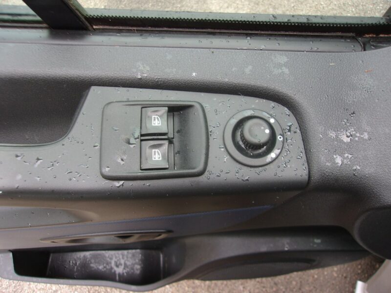 Opel Vivaro Klimatyzacja, Ele szyby, Ele lusterka, 3 osobowy, 2900 DMC