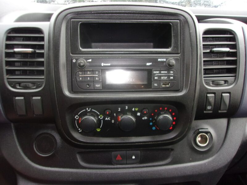 Opel Vivaro Klimatyzacja, Ele szyby, Ele lusterka, 3 osobowy, 2900 DMC